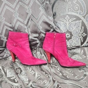 Sam And Libbey 100% Leather Pink Suede Pointy Toe Booties W/ Bow Side  Size 5.5
